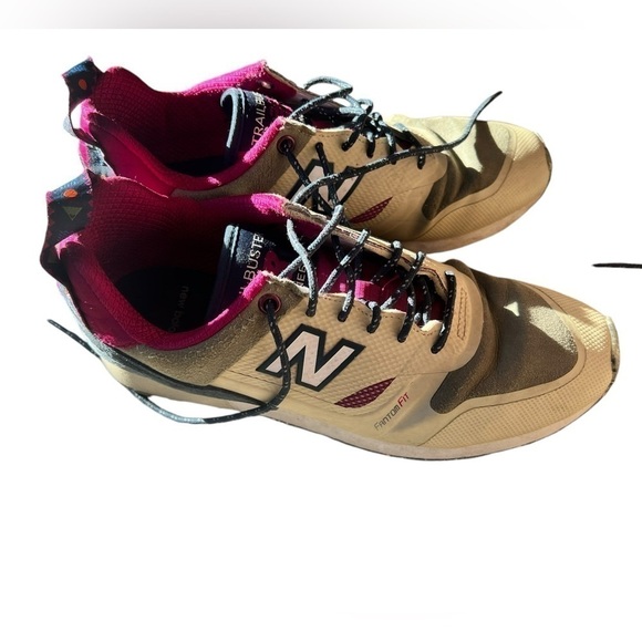 NEW BALANCE TRAILBUSTER RE-ENGINEERED size eight - Picture 5 of 9